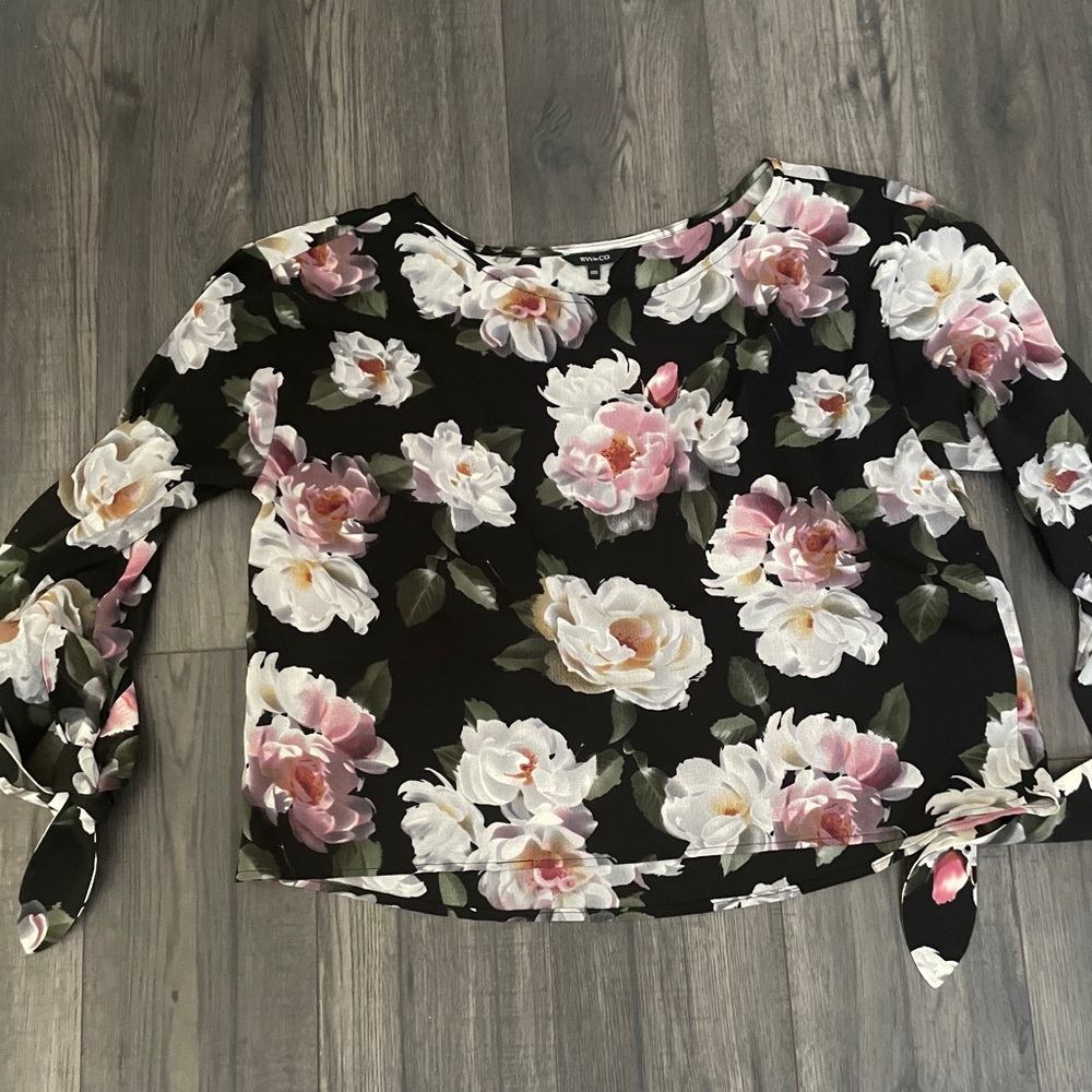 RW&Co crop top blouse